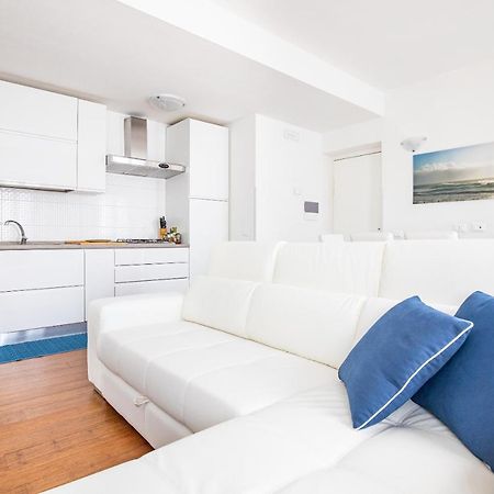 Elena House White Apartment ヴィアレッジョ エクステリア 写真