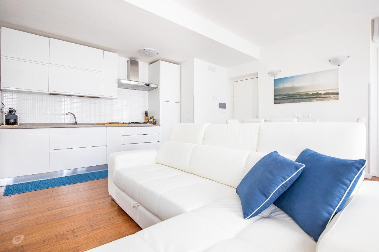 Elena House White Apartment ヴィアレッジョ エクステリア 写真